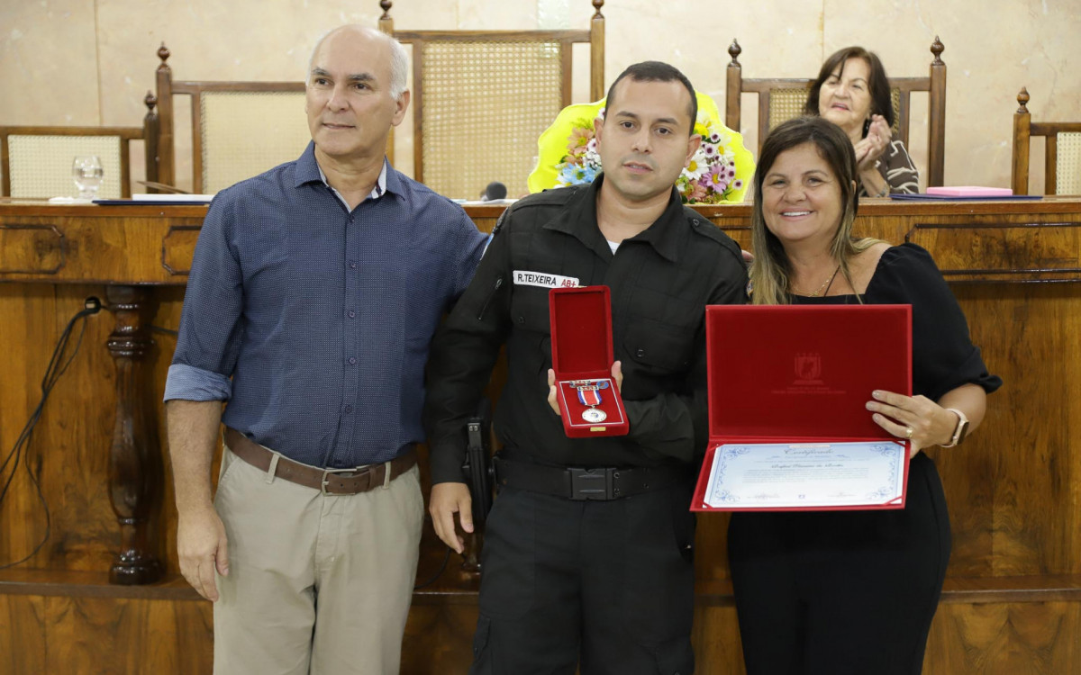 Vereadora Deisi do Seu Dino realiza entrega de mo&ccedil;&otilde;es na C&acirc;mara de Caxias - Art V&iacute;deo/ Vitor Hugo/Divulga&ccedil;&atilde;o