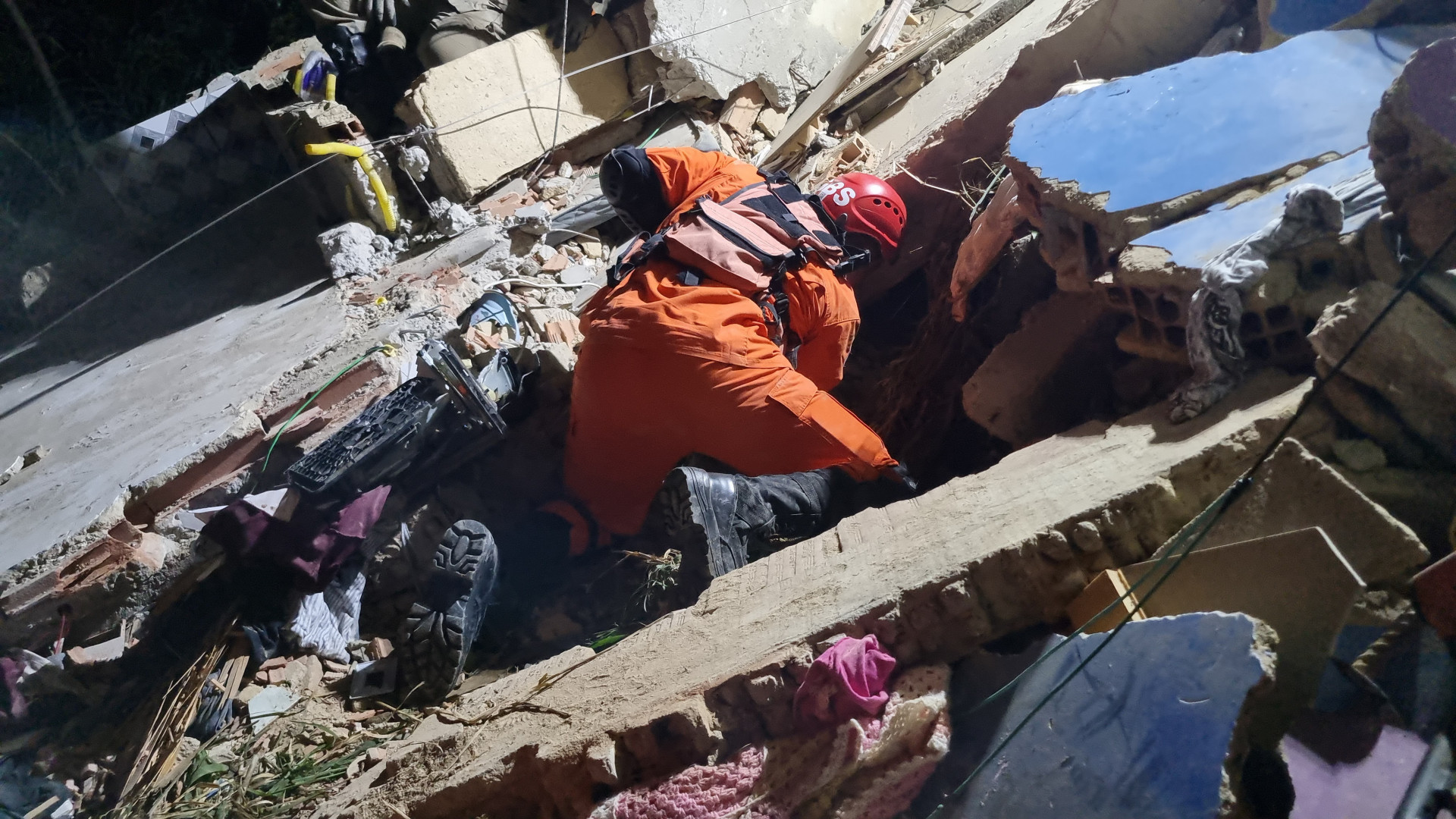 A operação do Corpo de Bombeiros contou com utilização de drones  - Divulgação/CBMERJ