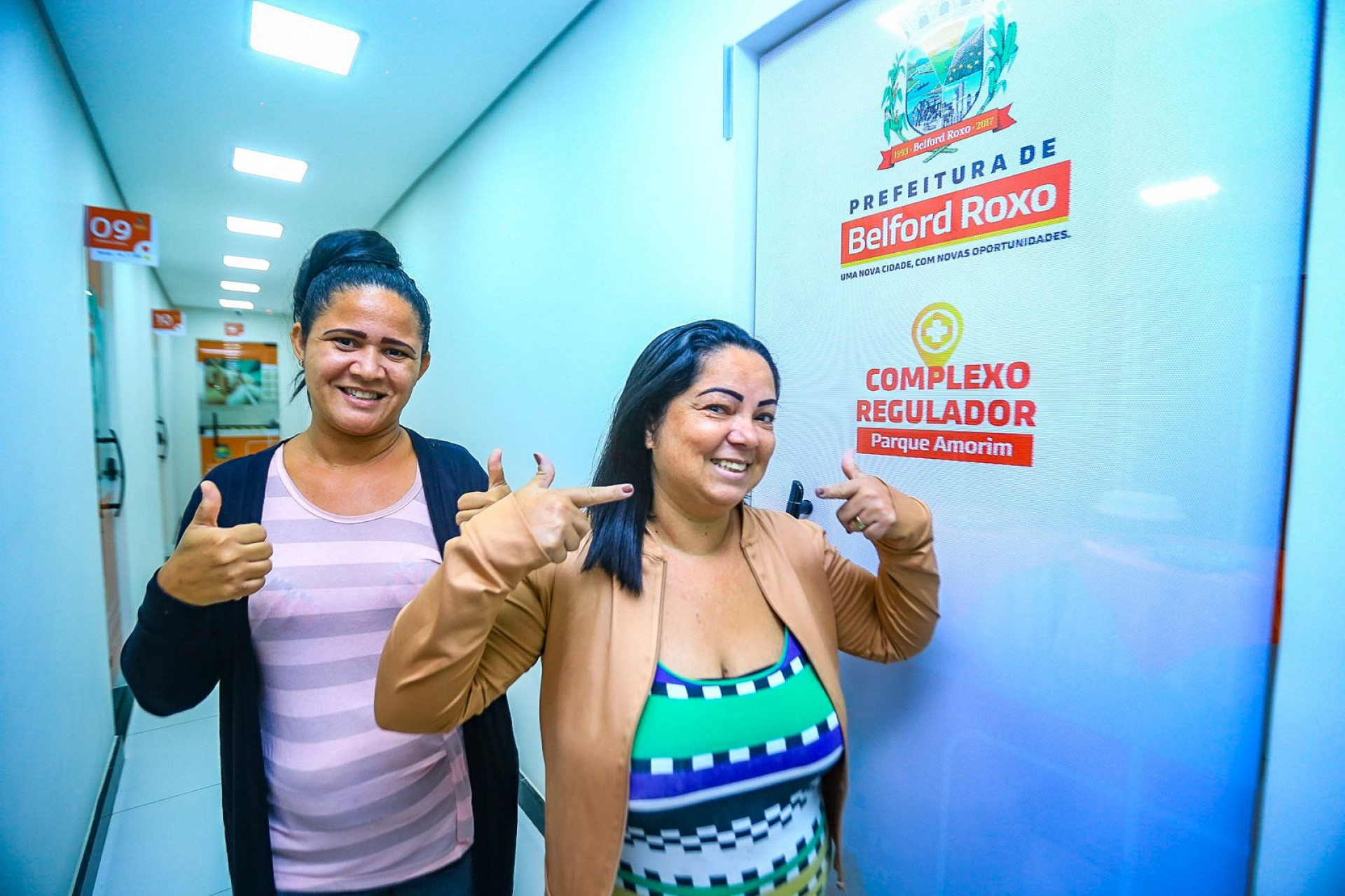As amigas e moradoras do Parque Amorim, El&acirc;nia Ramo e Cleide Alves, ficaram felizes com a nova unidade no bairro - Rafael Barreto / PMBR