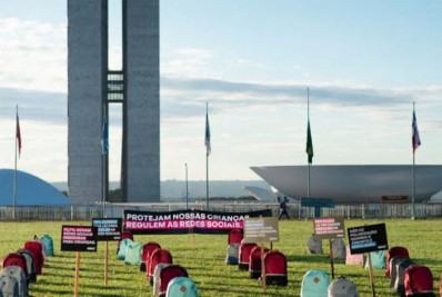 Mochilas vazias relembram Congresso sobre vítimas de crimes de ódio