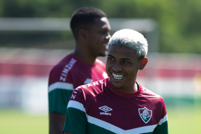 Com apenas seis jogos, John Kennedy já se aproxima de temporada mais artilheira pelo Fluminense