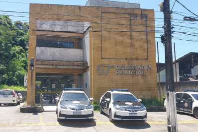 Homem entra na delegacia para impedir ex-companheira de denunciá-lo e acaba preso em flagrante