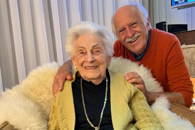 Ary Fontoura recebe elogios após publicar fotos com a irmã