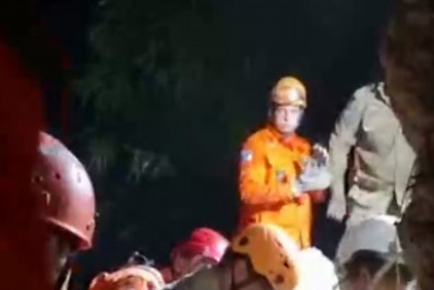 Vídeo mostra resgate de vítimas de desabamento no Complexo do Lins