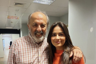 Giullia Buscacio posa com ator Claudio Tovar nos bastidores de 'Travessia'