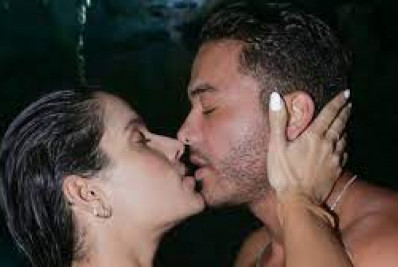 Mulher de Wesley Safadão surge marcando território em show do cantor