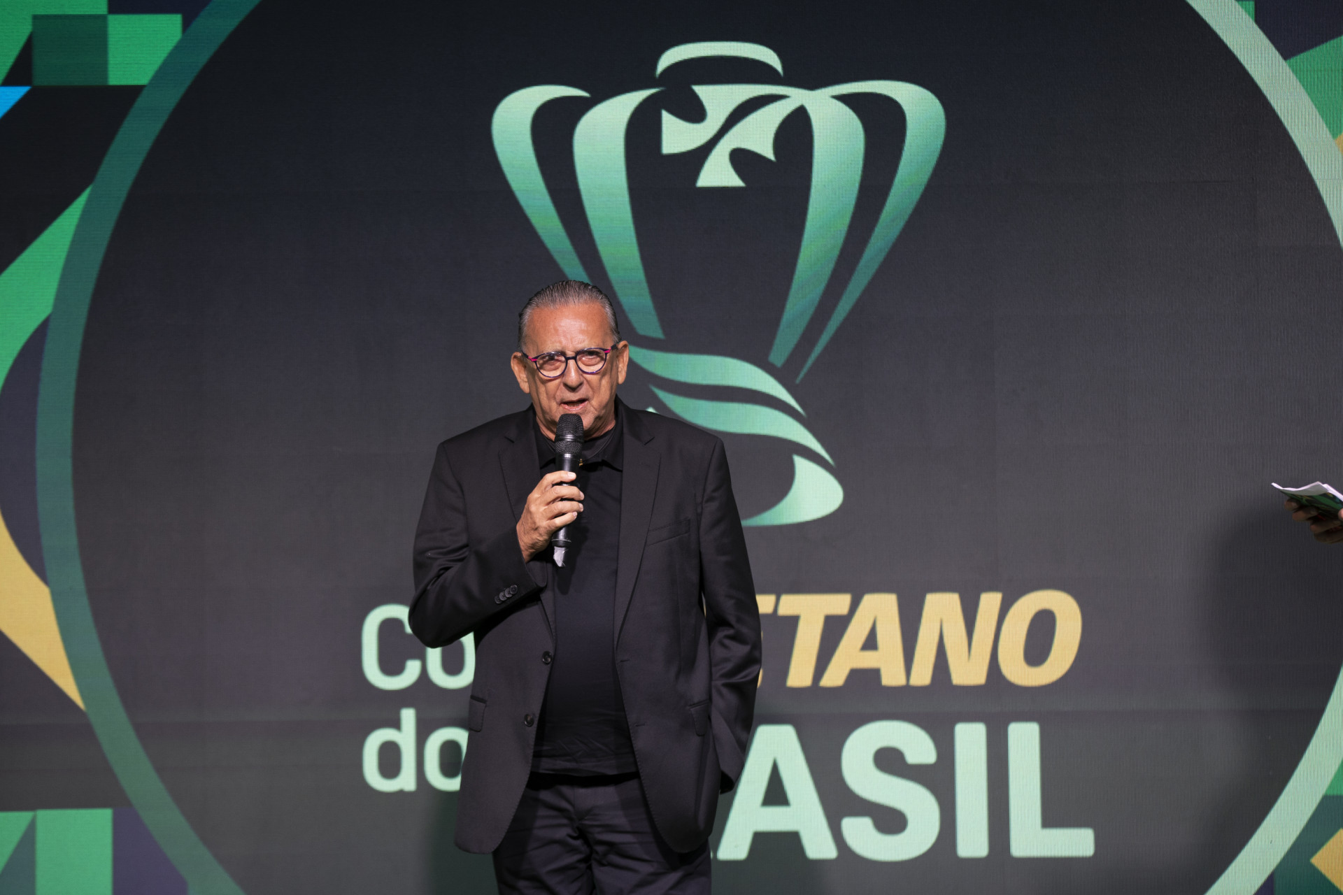 Galvão Bueno foi homenageado antes do sorteio da Copa do Brasil - Thais Magalhães/CBF