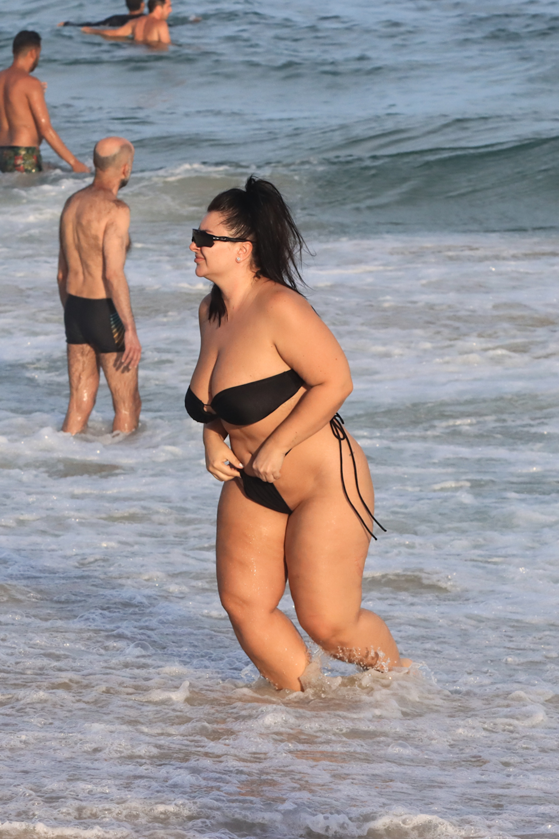 Letticia muniz na praia