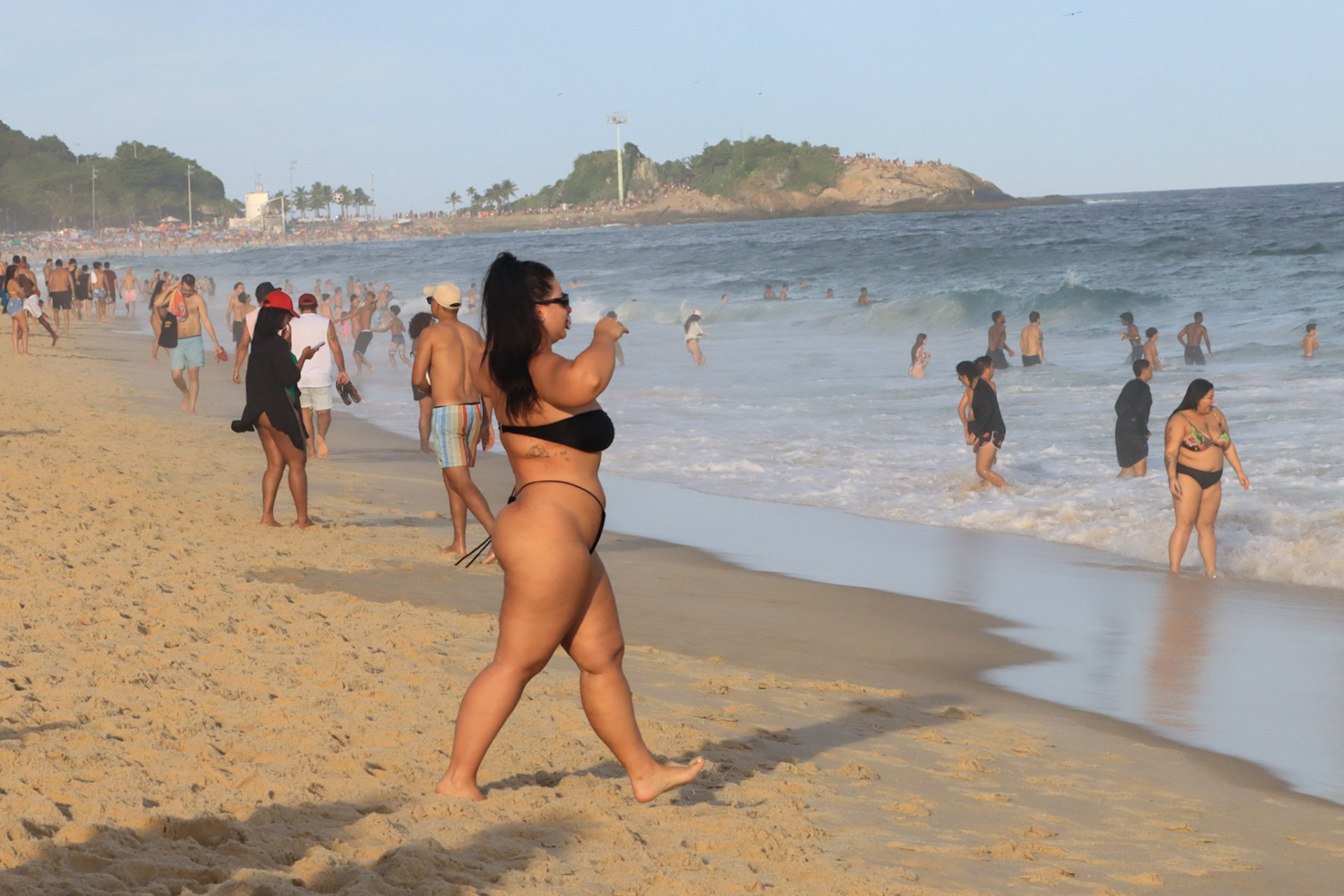 Letticia Munniz curte dia de praia na Zona Sul do Rio - Victor Chapetta / Ag. News