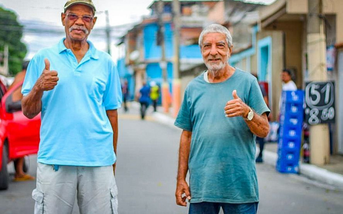 Os amigos e moradores de Areia Branca, Orlando Alves e Altimar Silva prestigiaram a entrega das ruas