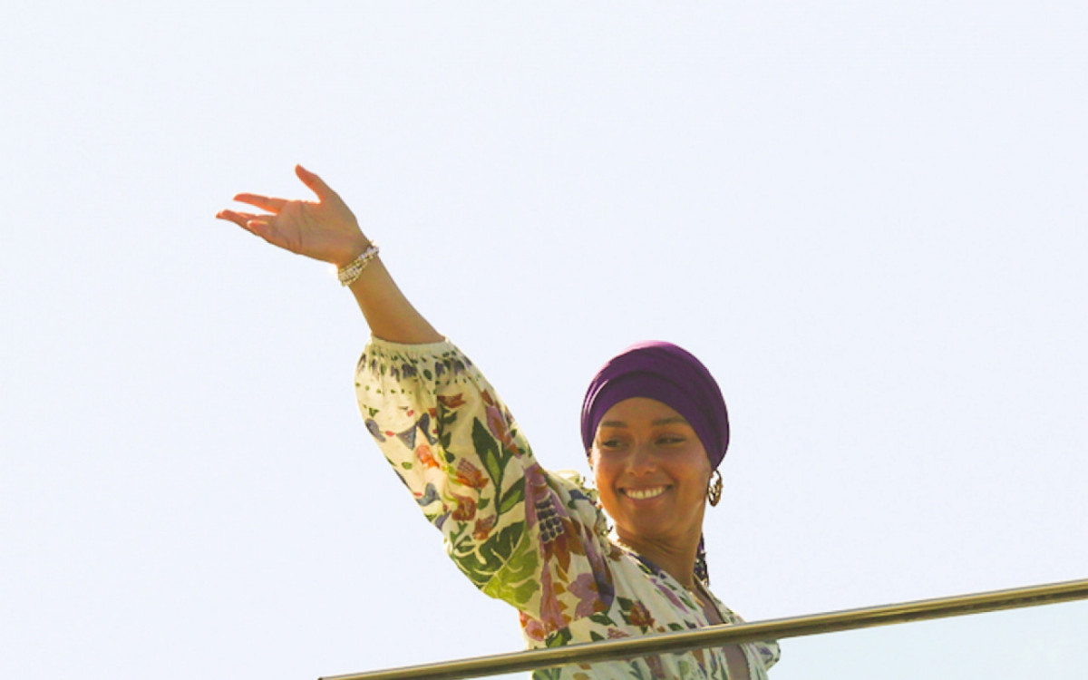 Alicia Keys surgiu na cobertura de hotel no Rio 