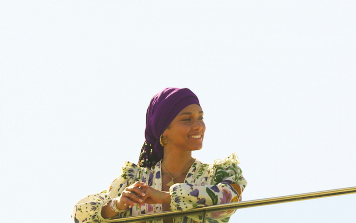 Alicia Keys surgiu na cobertura de hotel no Rio 