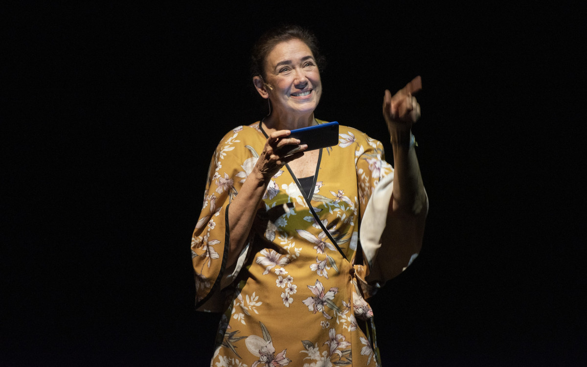 Lilia Cabral vive a aposentada Laurita em 'A Lista', peça que fica em cartaz no Rio até o final do mês - Divulgação/Priscila Prade