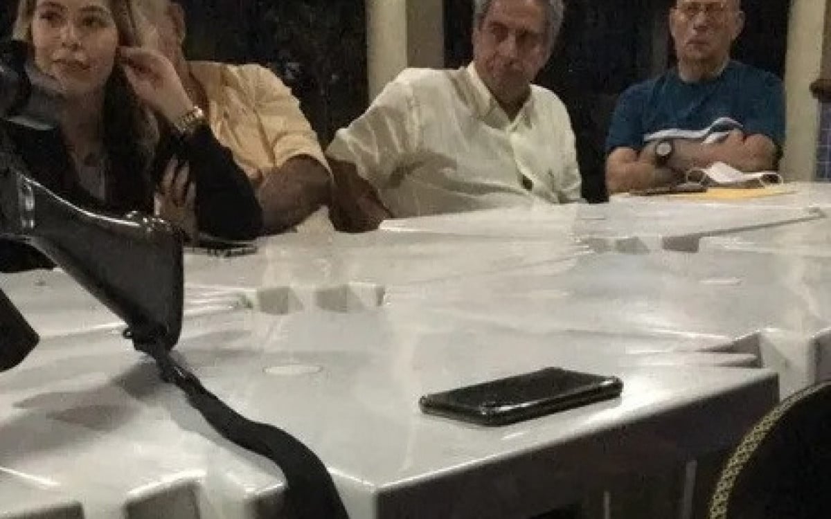 Pré-candidatos às eleições de 2020 em reunião com o miliciano Danilo Dias, o Tandera, em 2020 - Divulgação