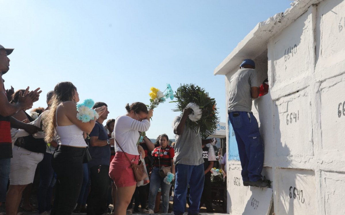 Daniel Linhares Catremo Lapa, de 23 anos, era feirante e fazia faculdade de medicina - Pedro Ivo / Agência O Dia