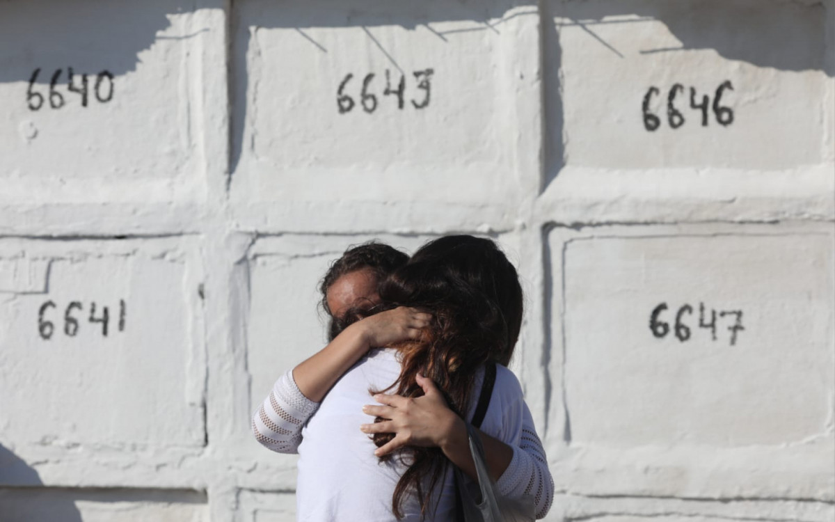 Daniel Linhares Catremo Lapa, de 23 anos, era feirante e fazia faculdade de medicina - Pedro Ivo / Agência O Dia