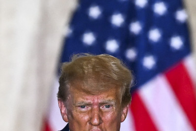 Decisão de Biden de não comparecer à coroação de Charles III é criticada por Donald Trump