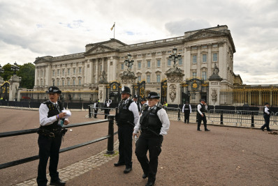 Homem é preso após jogar cartuchos de espingarda no Palácio de Buckingham