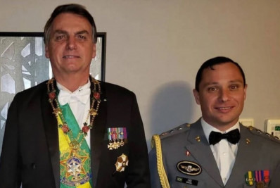 Polícia Federal faz buscas na casa de Jair Bolsonaro e prende ex-ajudante