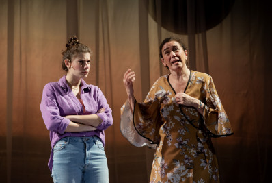 Lilia Cabral e Giulia Bertolli celebram parceria em 1ª peça juntas: 'Nos damos muito bem em cena'