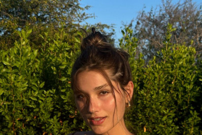 Sasha exibe as curvas em viagem ao Caribe