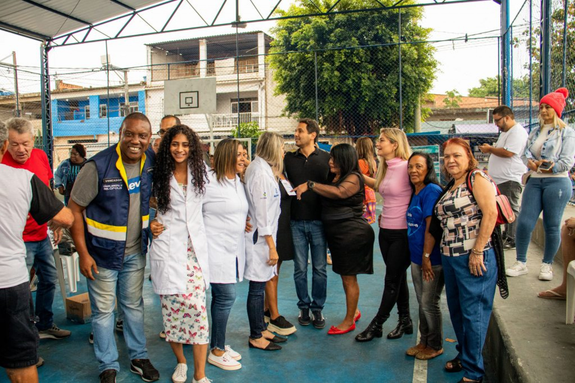 O prefeito Abra&atilde;ozinho e a vice Fl&aacute;via Duarte marcaram presen&ccedil;a na a&ccedil;&atilde;o social - Divulga&ccedil;&atilde;o / PMN