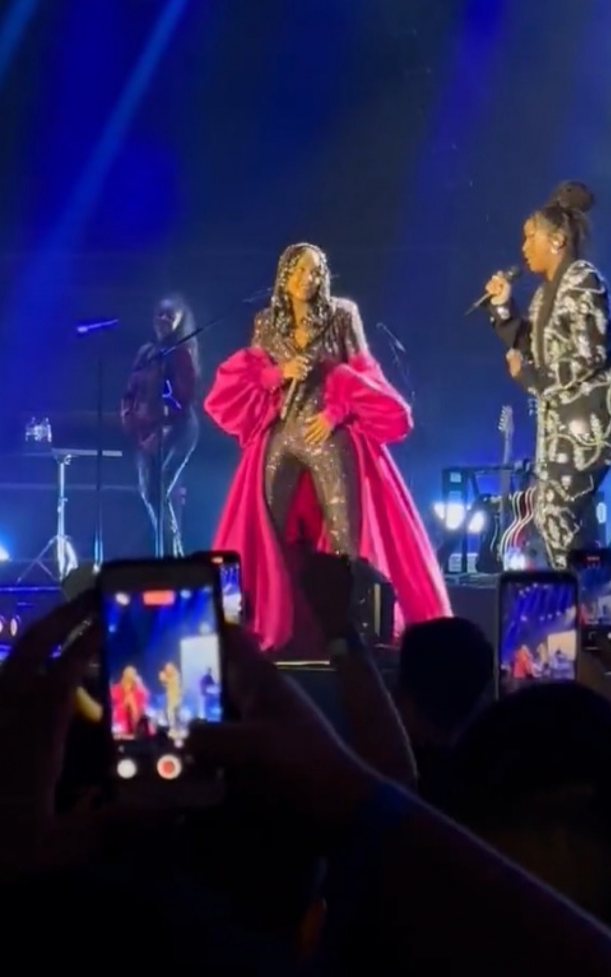 Vídeo Alicia Keys Faz Show No Rio Com Participação De Iza Celebridades O Dia 4307