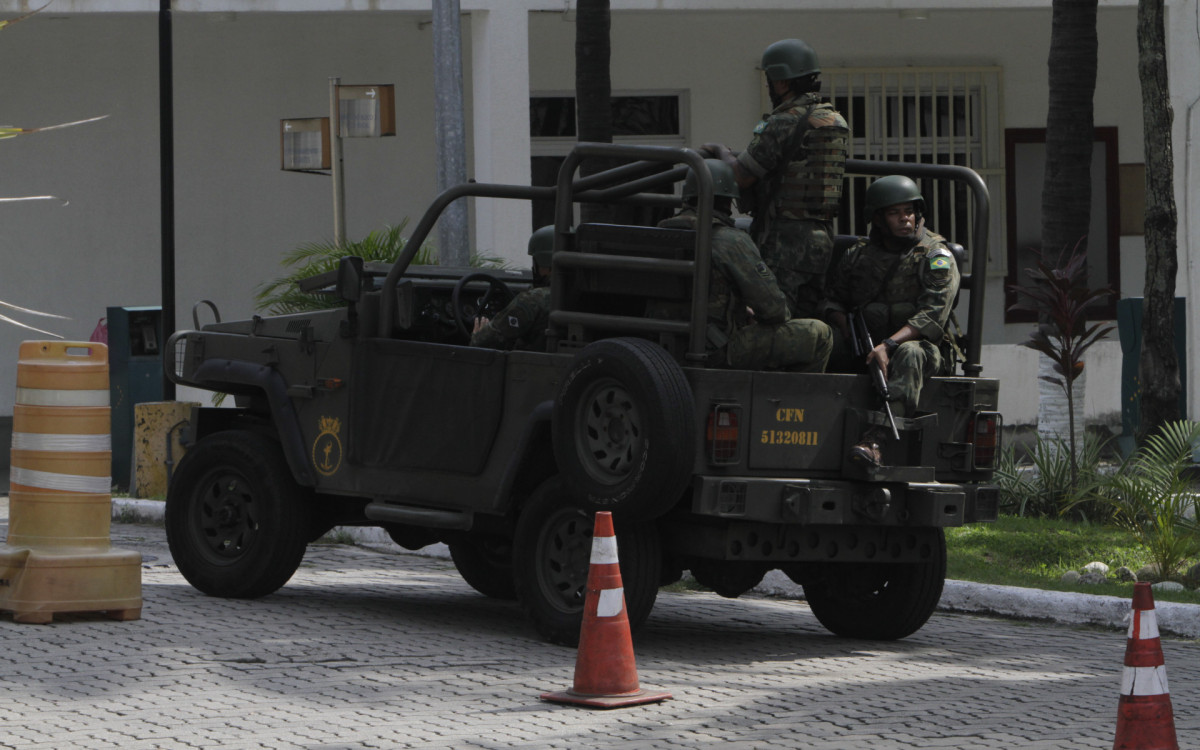 Opera&ccedil;&atilde;o da Pol&iacute;cia Civil e Fuzileiros Navais, na favela do Castelar, em Belford Roxo.
