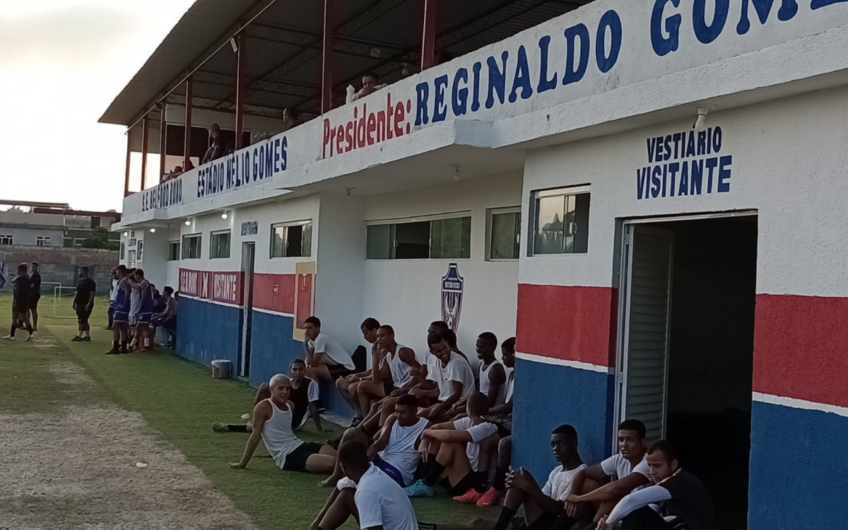 Jogadores pr&eacute;-selecionadas aguardando o in&iacute;cio dos treinos