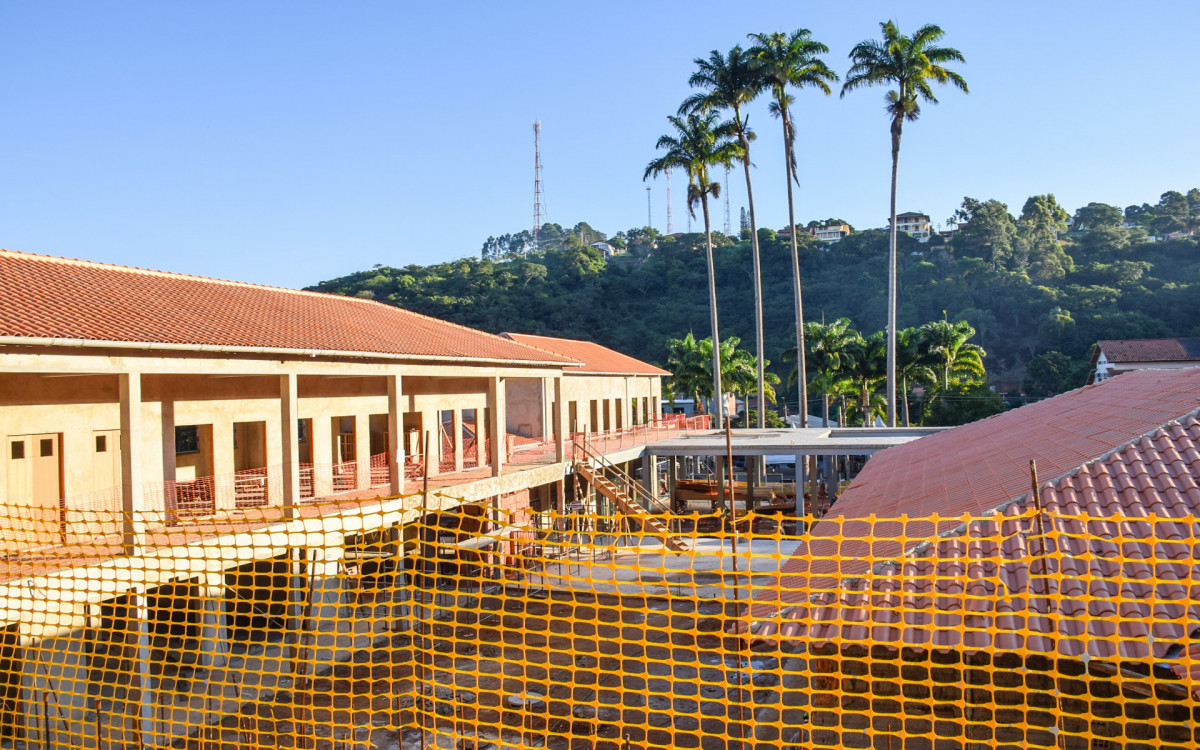 Secret&aacute;ria Daniele visitou obras de restaura&ccedil;&atilde;o com o prefeito