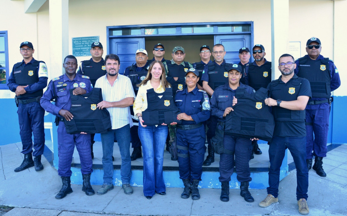 Guarda Civil Municipal de Quissam&atilde; recebe coletes bal&iacute;sticos para agentes da Guarda Municipal 