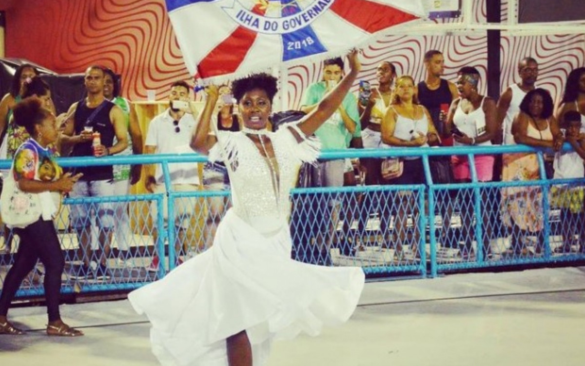 Winnie Lopes defendeu pavilh&atilde;o da 'Uni&atilde;o da Ilha' e atualmente &eacute; porta-bandeira da Em Cima da Hora
