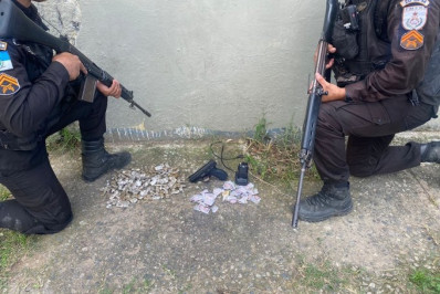 Traficante de drogas tenta fugir da PM, mas acaba preso em Mesquita