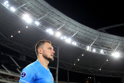 Vídeo: Lucas Perri 'perde' a bola e leva gol bizarro em Botafogo x Inter