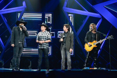 Edson e Hudson gravam DVD em São Paulo com participação de famosos