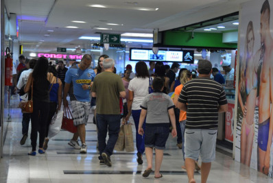 Confiança do consumidor sobe em setembro, mostra FGV