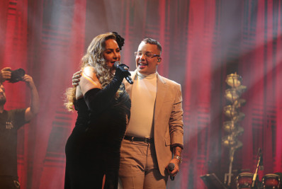 Gloria Groove canta com a mãe em show em homenagem a Gal Costa