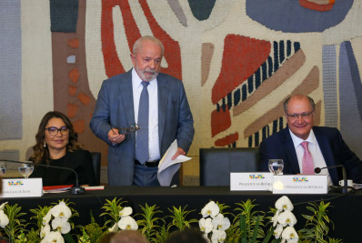 Lula reitera críticas a Campos Neto: 'Como se soubesse mais do que 215 milhões'