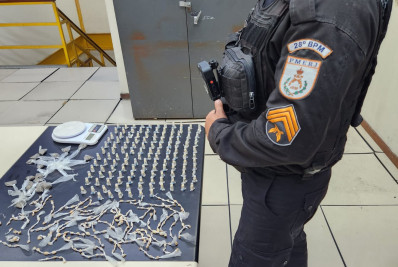PM apreende drogas no bairro Siderlândia, em Barra Mansa
