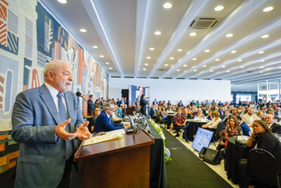 Lula afirma que trabalhadores de aplicativos precisam de proteção social