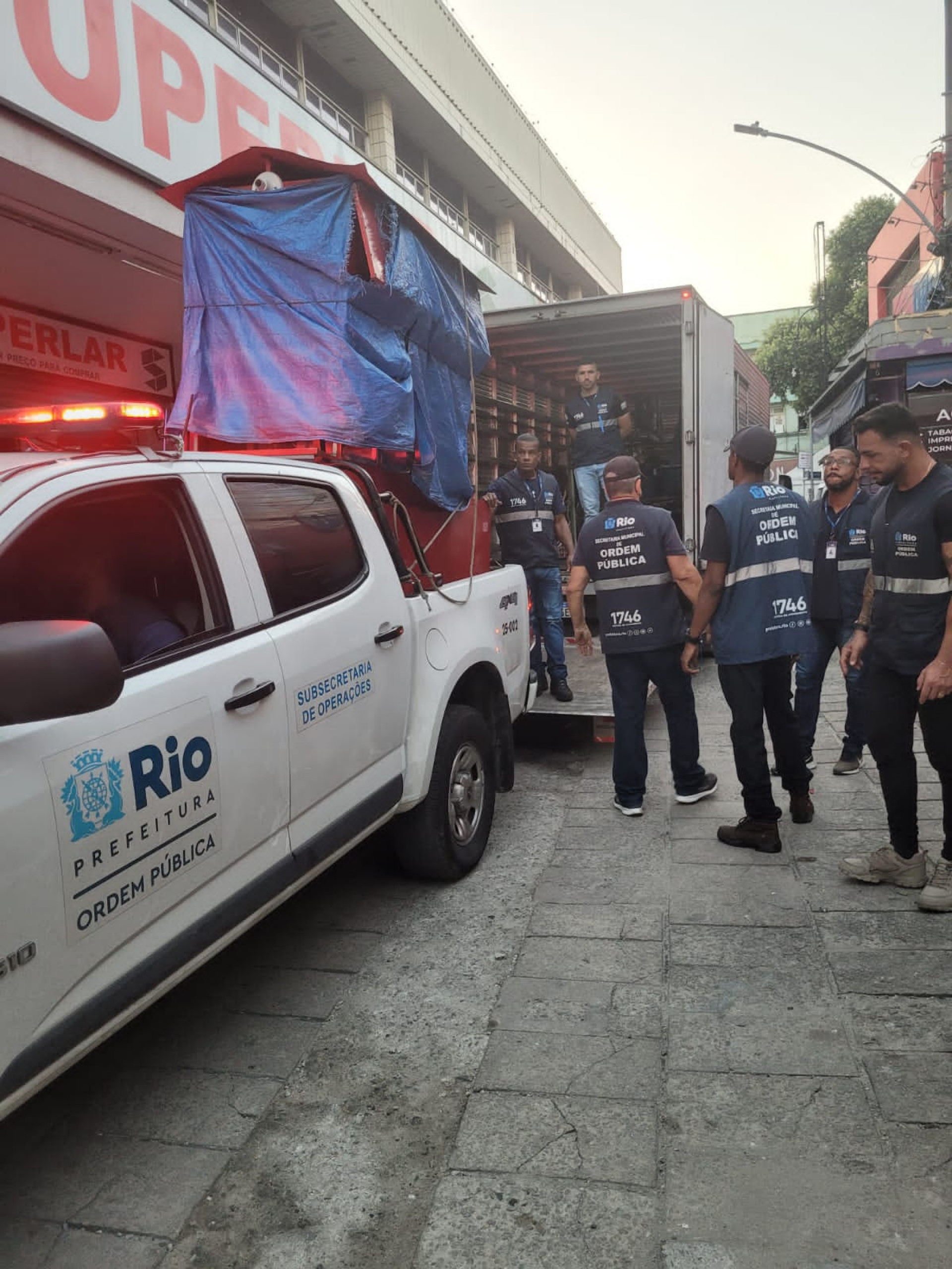 Produtos e estruturas foram apreendidos pela Seop no calçadão de Campo Grande - Divulgação / Seop