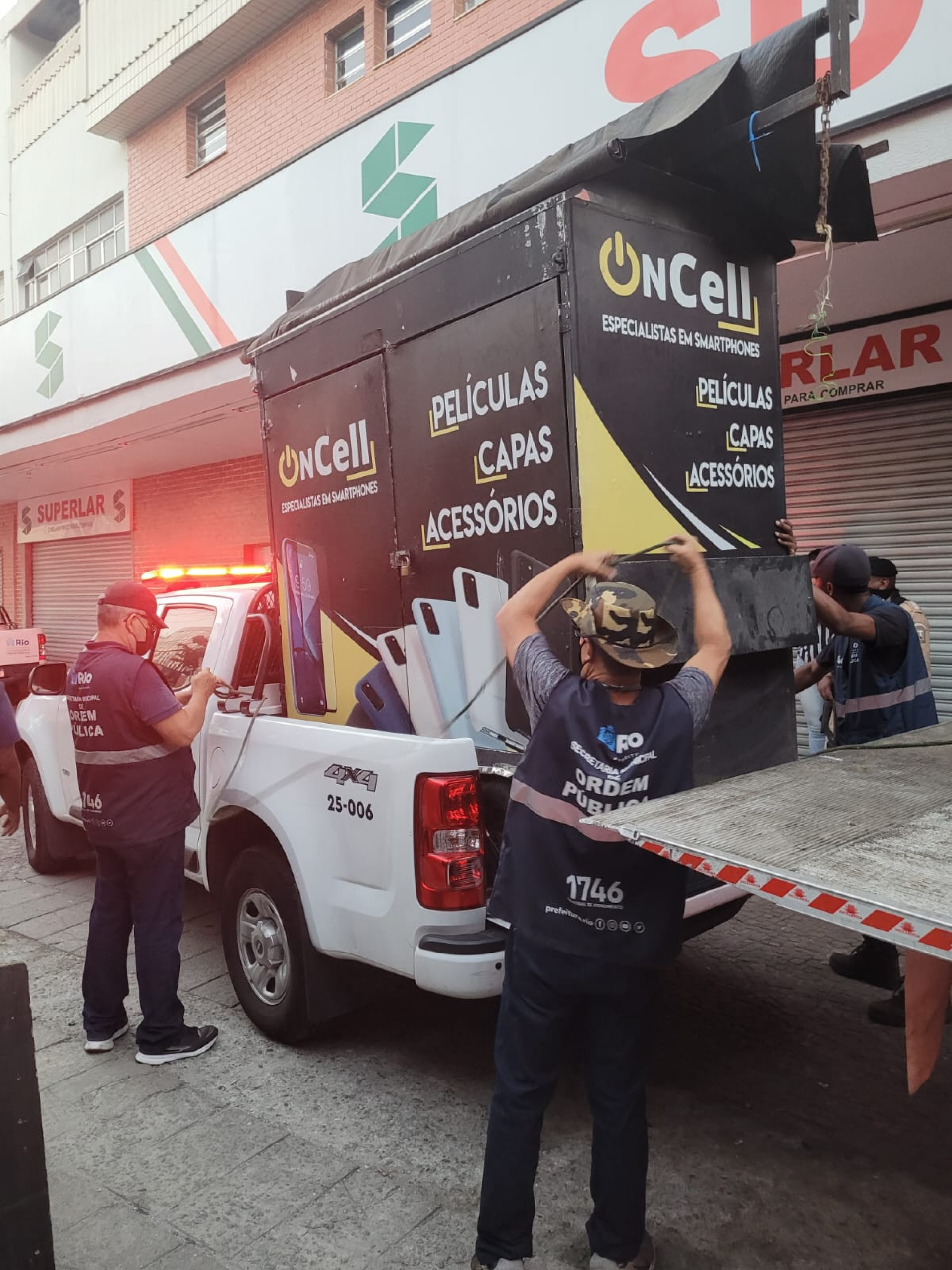 Produtos e estruturas foram apreendidos pela Seop no calçadão de Campo Grande - Divulgação / Seop