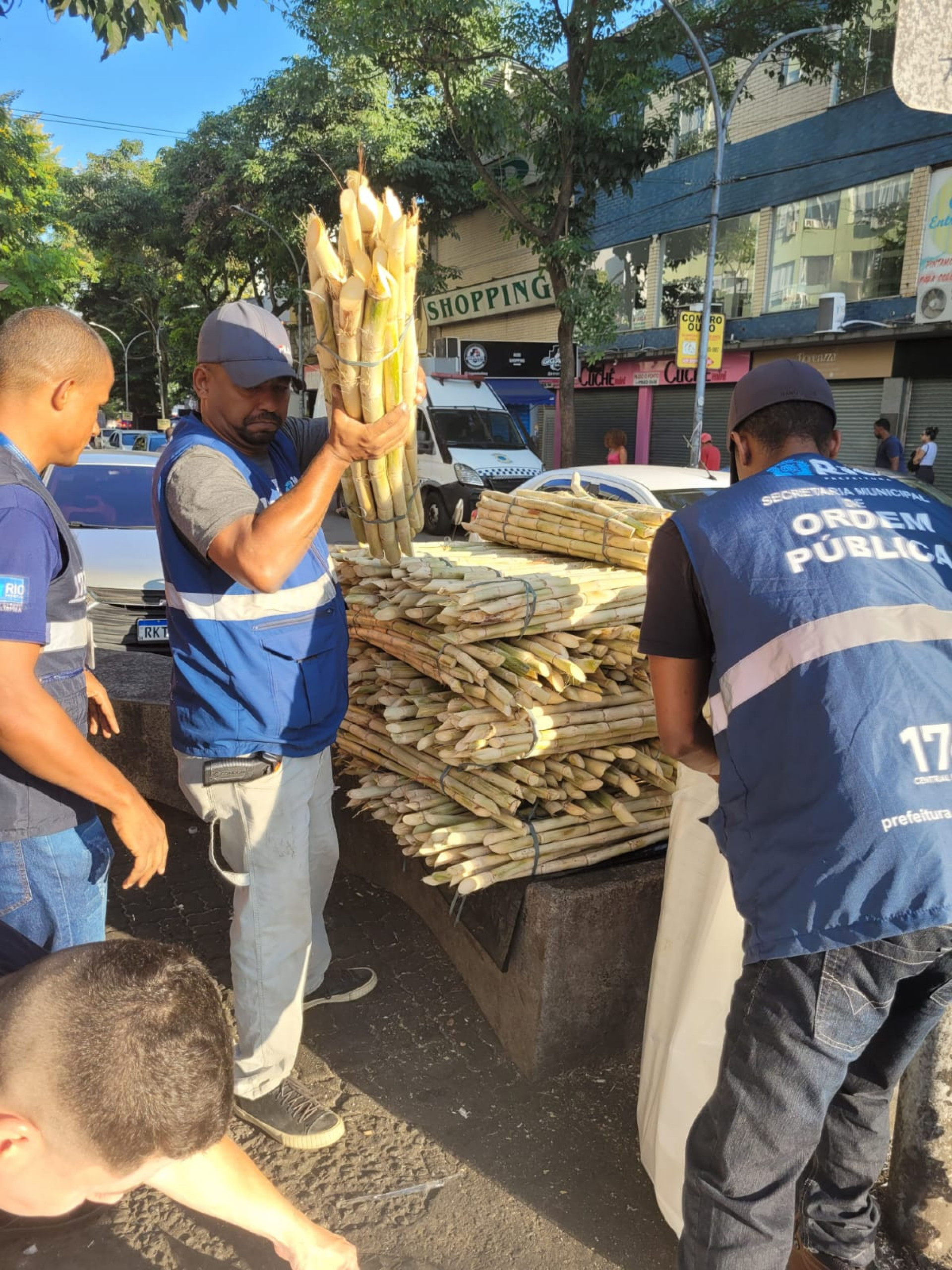 Produtos e estruturas foram apreendidos pela Seop no calçadão de Campo Grande - Divulgação / Seop