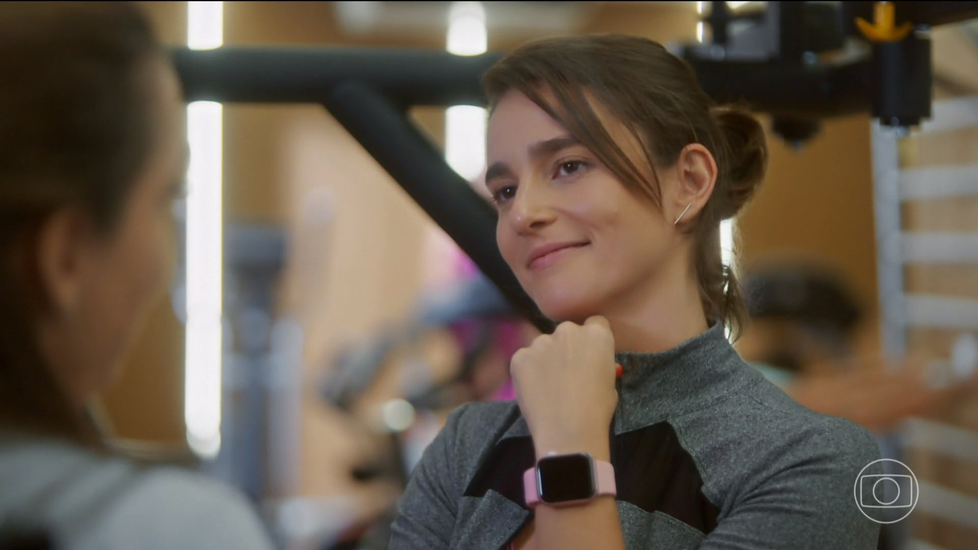 Priscila Sztejnman interpreta a personal trainer Helena em 'Vai na Fé' - Reprodução/Globo