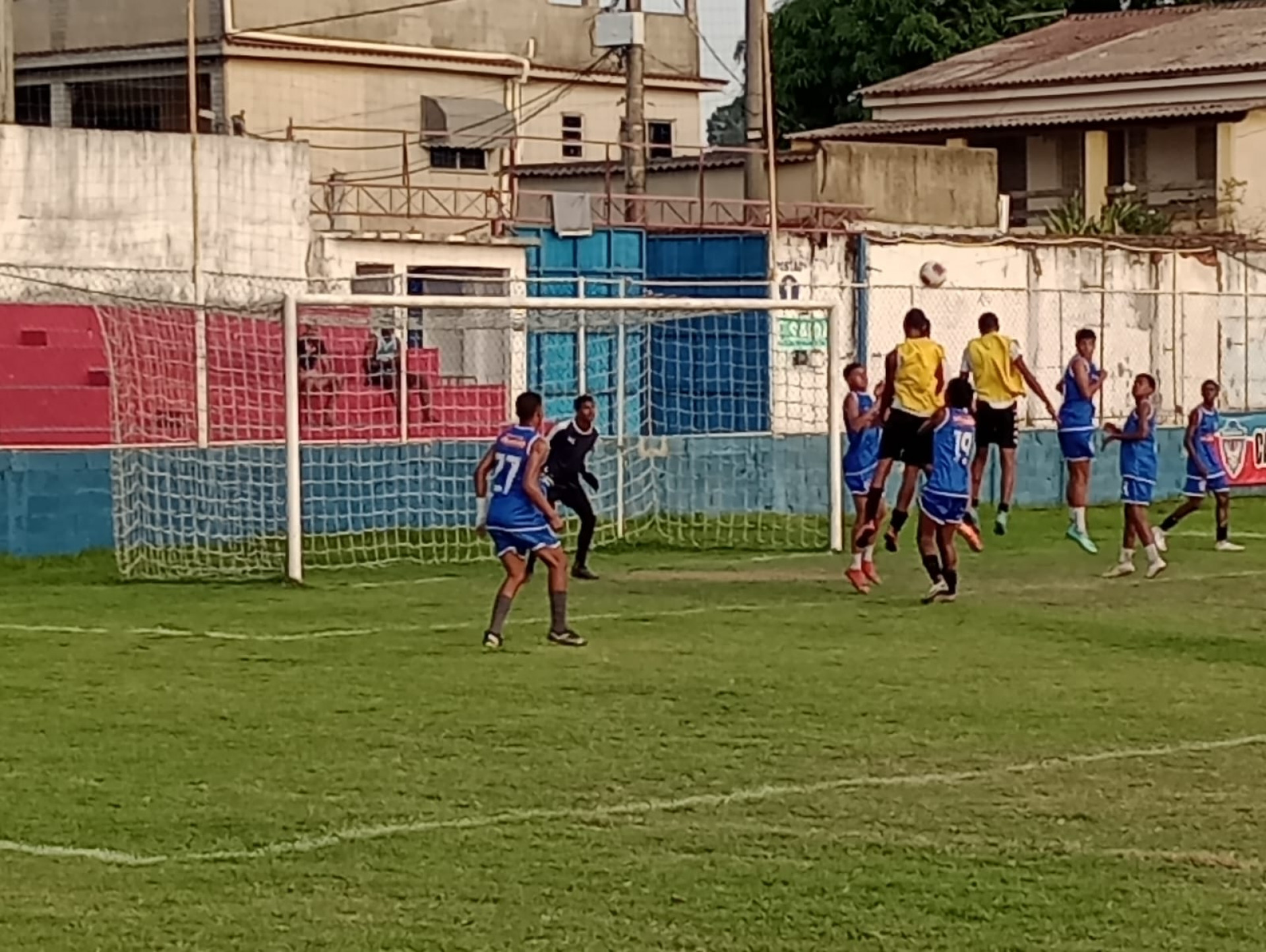 Os treinamentos dos jovens jogadores est&atilde;o sendo intensos no Est&aacute;dio N&eacute;lio Gomes - Divulga&ccedil;&atilde;o