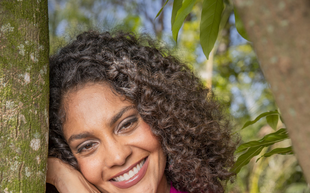 Barbara Reis vive Aline, protagonista da novela 'Terra e Paix&atilde;o', no hor&aacute;rio nobre da TV Globo