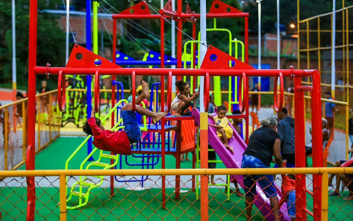 O parque infantil fez a alegria da crian&ccedil;ada na Pra&ccedil;a Gl&oacute;ria Leal