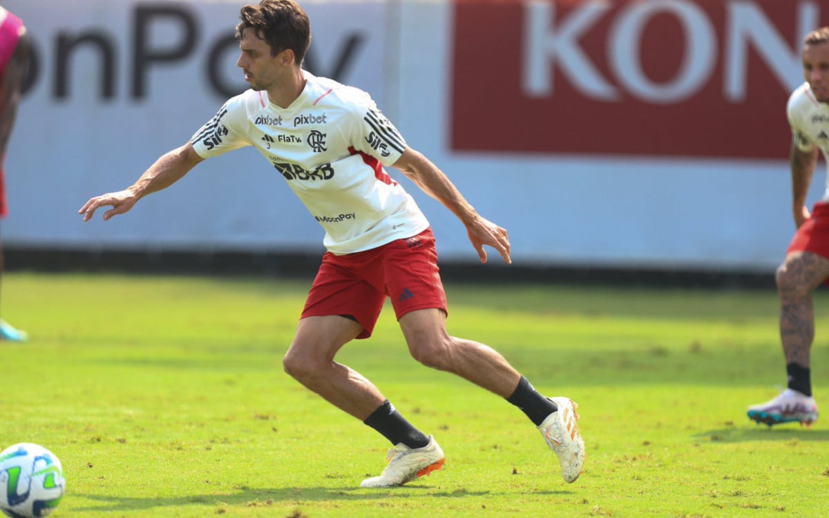 Rodrigo Caio participou normalmente de treino do Flamengo