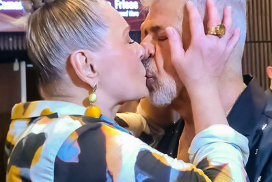 Vera Fischer e Lulu Santos trocam selinho após show no Rio