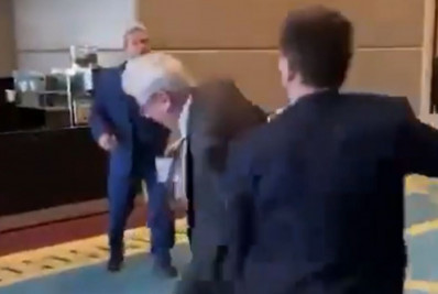Deputado ucraniano acerta soco em representante russo durante confusão na Turquia